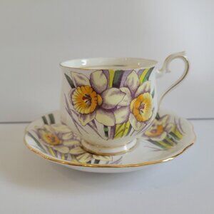 VINTAGE CUP & SAUCER ROYAL ALBERT BONE CHINA ENGLAND HAND PAINTED DAFFODILS